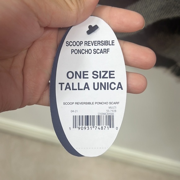 Poncho scarf nwt - Picture 4 of 4